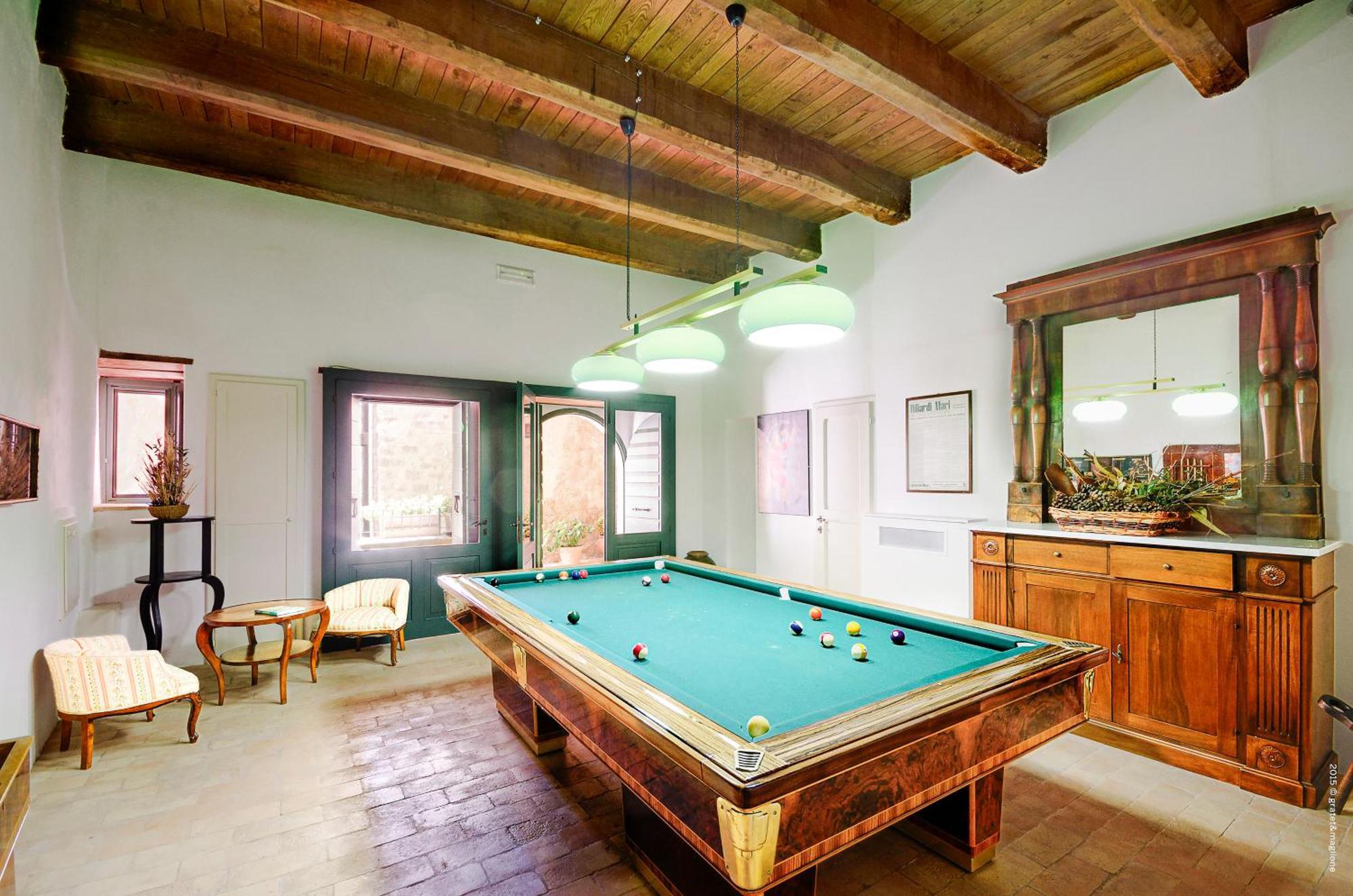 Castello Di Postignano Relais Hotel 4*