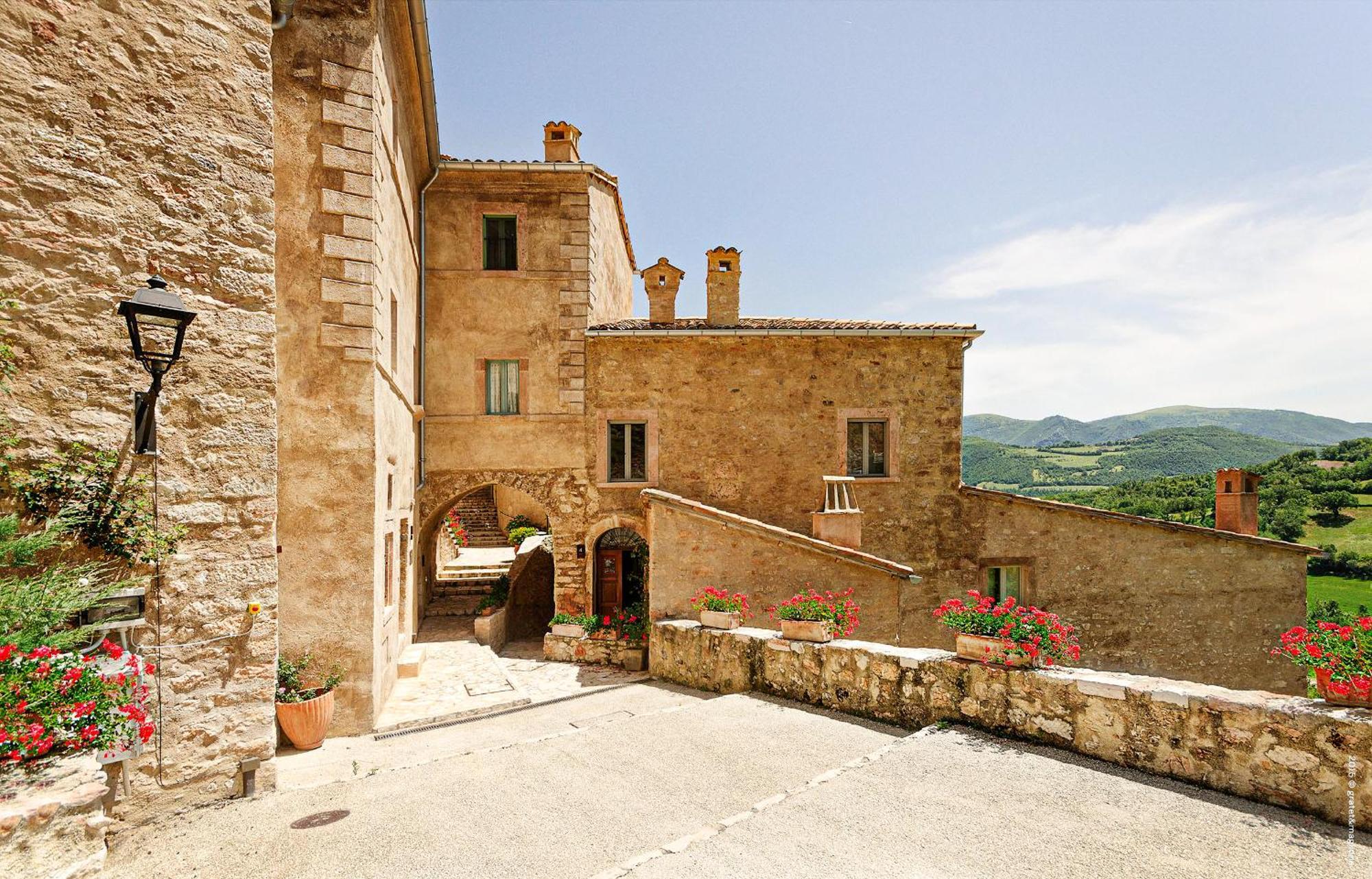 Castello Di Postignano Relais Hotel 4*