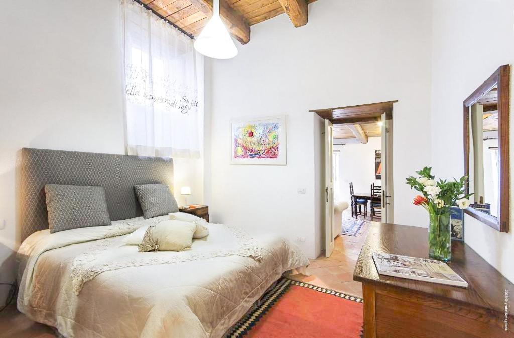 Castello Di Postignano Relais Hotel 4*